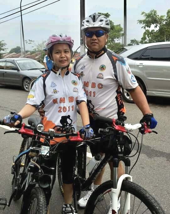 陈康强开始运动后，妻子刘玉英也受感染，夫妻俩一起骑车跑步。