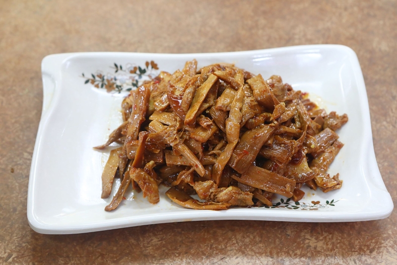 越南竹笋炒肉片（RM18.80）是阿蓉的家乡菜，需要用上一个星期的时间来浸泡竹笋，再慢煮烹调至入味。入口微辣，配饭更佳。