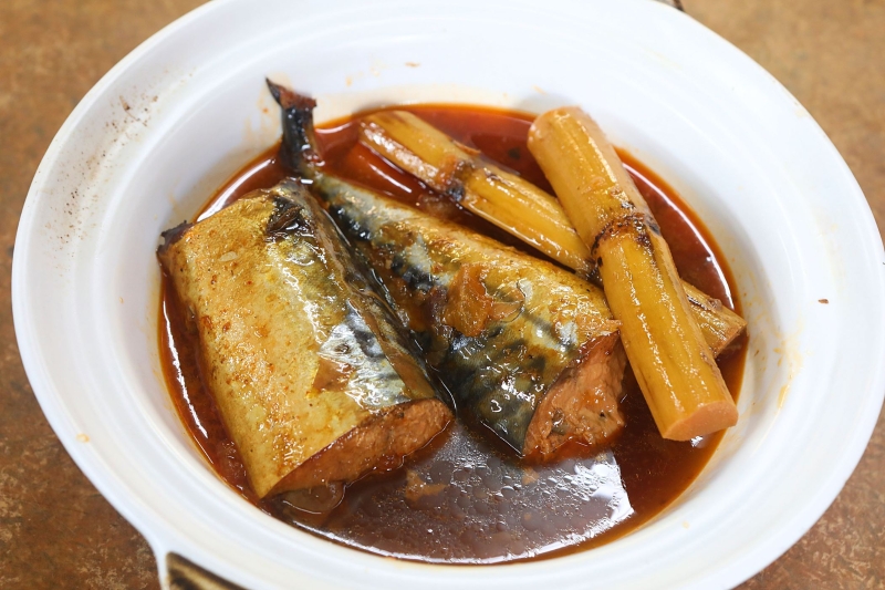 甘蔗焖鲭鱼（RM32.80） 同样是“当季特推”，是阿蓉小时候的味道，慢煮4个小时直到入味，连骨头都能吃，怕鱼刺者也可以大快朵颐。