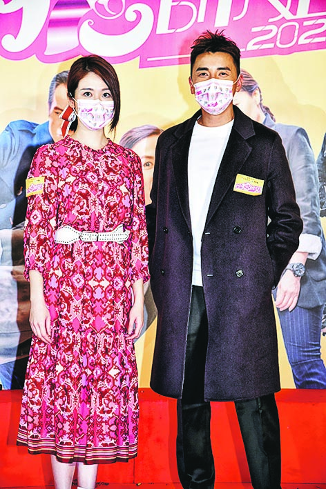 鄧佩儀（左）與洪永城希望新劇《陀槍師姐2021》取得佳績。