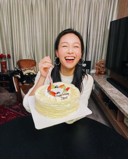 黄心颖开心庆祝32岁生日。