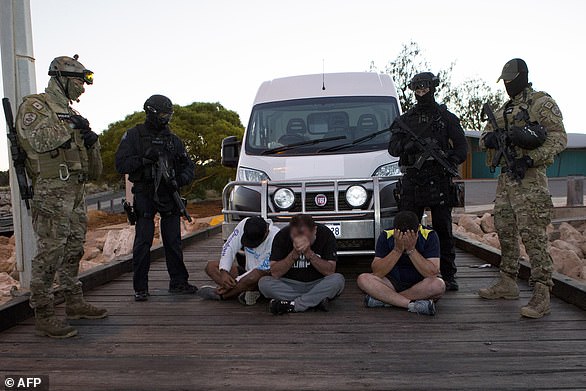 澳洲警方早前在西海岸缉获创纪录的1.2吨冰毒，有8人被捕，被认为与谢志乐贩毒集团有关。（法新社照片）

