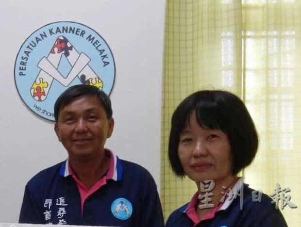 黄玉环（右起）及陈雄诚表示，《幸福围绕庆团圆》新春纳福暖心火锅配套，已经售出30套。