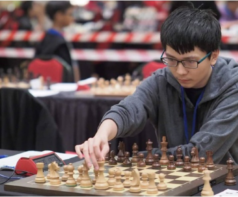 杨理天下棋时的态度沉稳，不为外部环境所动，更是从容应对胜利和失败。（图：受访者提供）
