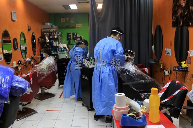 随着行管令2.0实施后，理发店也被令全面停工。（档案照）