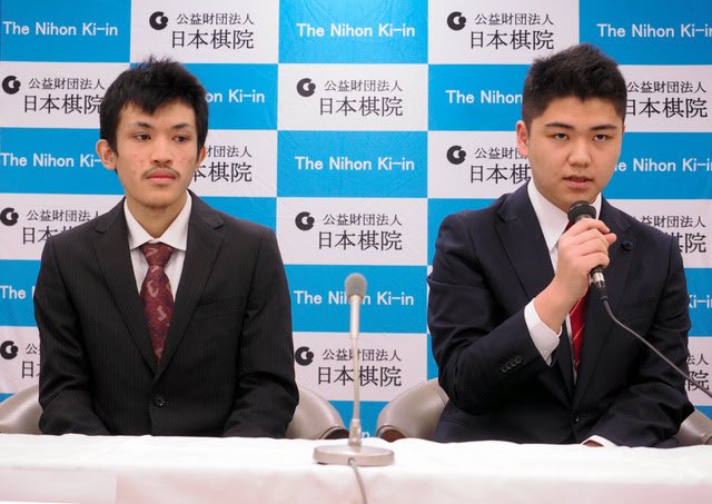 曾富康（右）在2019年底的日本棋院职业围棋定段考试中排名第四，达到“外国籍特别采用棋士”的要求，在2020年4月正式成为职业初段棋士。（图：受访者提供）
