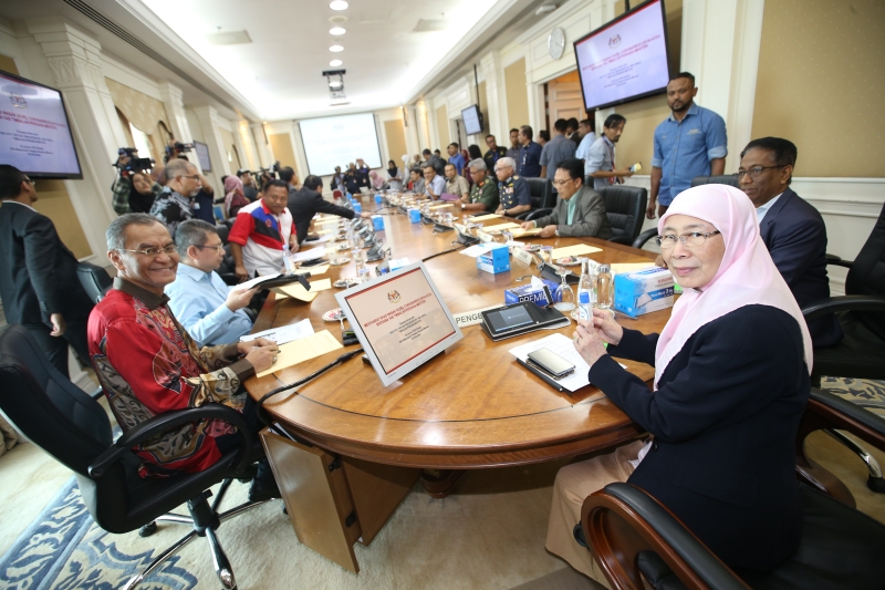 马来西亚去年1月出现冠病确诊病例后，卫生部和国家天灾管理机构（NADMA）便立即召开会议商讨疫情。
