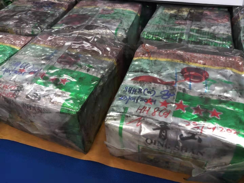 53公斤的冰毒包装在“青山”中国茶包装内，每包大约1公斤。
