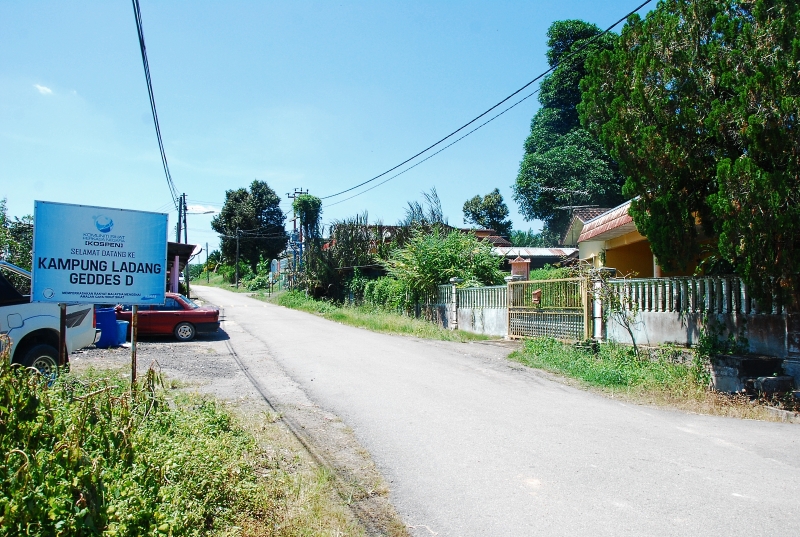 榕吉C2村的地理位置问题，导致手机网络覆盖率不强，手机只限拨打电话，上网却不稳定。