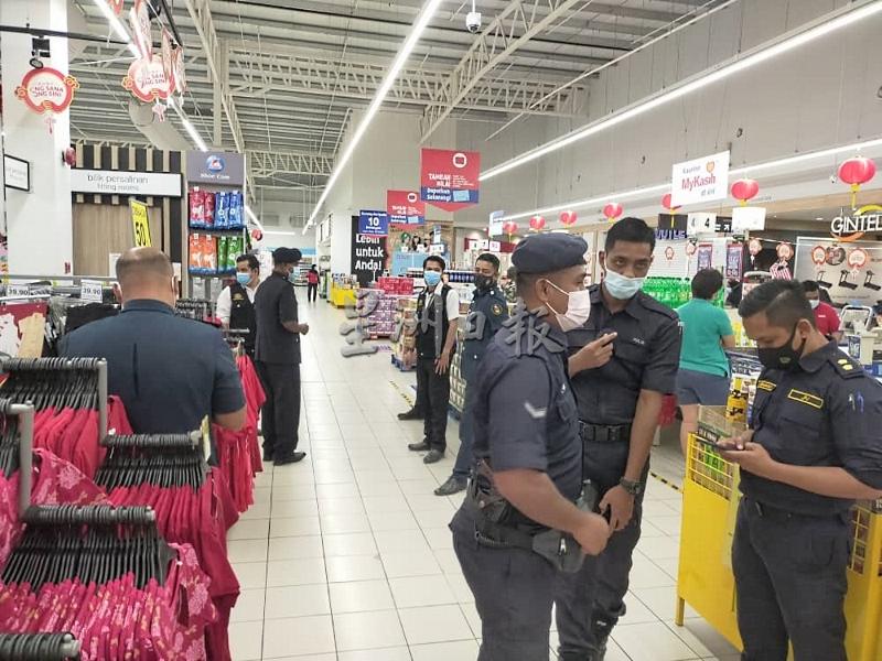 仁保一间超市被违反标准作业程序，开放服装部，结果遭执法人员开出罚单，并指示即刻关闭服装部门。