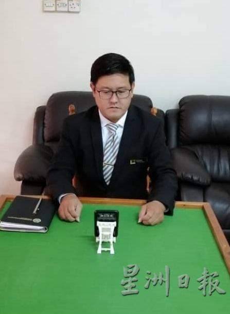 市议员蔡长华通过视讯方式参与月常会议,他认为行管期间此举最为恰当,减少染病风险的同时还能节省不少时间。