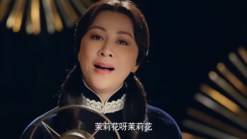 刘嘉玲之前在中国剧集《情深缘起》中的学生妹造型，被指重口味。