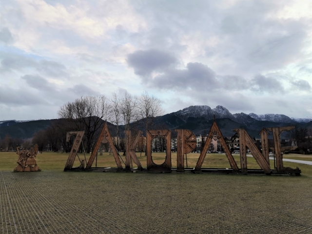 扎科帕内处在塔特拉山脉和古巴洛瓦卡山之间的山谷，是波兰人的冬天乐园。

