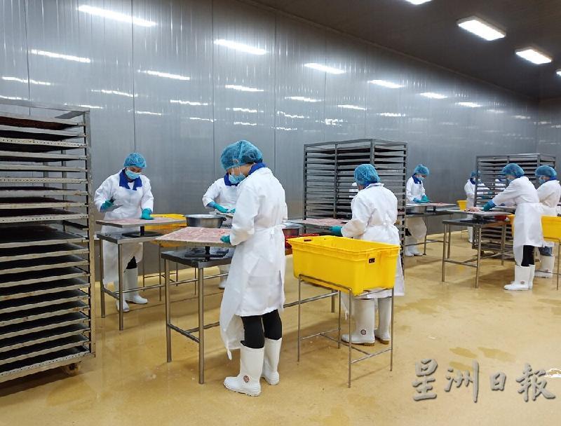 合顺冷藏有限公司的现代化厂房，为员工提供一个设备安全和舒适无污染的环境，供员工制作福满香肉干大王的肉乾产品。

