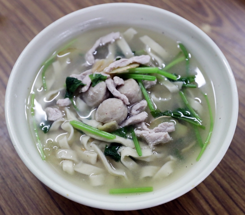 原味板面辣汤（8令吉/小）的辣汤胡椒味偏重，冷天来一碗十分暖胃。