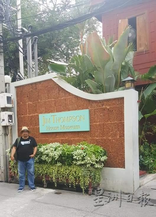 沙比萨到曼谷时，找的是最靠近吉姆汤普森故居的酒店，好方便每天都到那里看看。酒店就在吉姆汤普森故居隔壁，从酒店这个现代化建筑步行下来，踏入故居，立刻变了个世界，进入了花草丛林。
