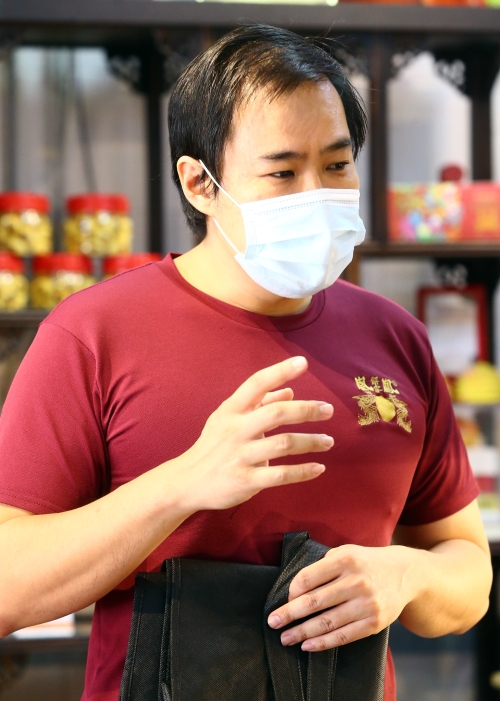 陈汝顺(39岁,凤凰饼家少东)