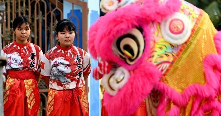 There are now 20 women in the Tu Anh Duong lion and dragon dance troupe in Can Tho. AFP