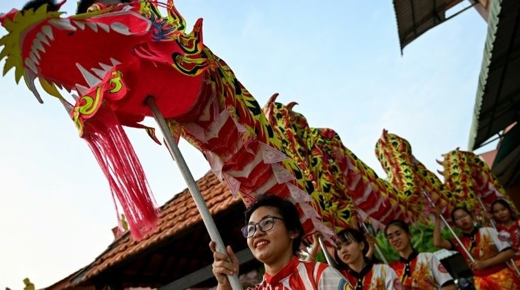 Le Yen Quyen (L) has to overcome local resistance to women joining the Tu Anh Duong lion and dragon dance troupe in Can Tho. AFP