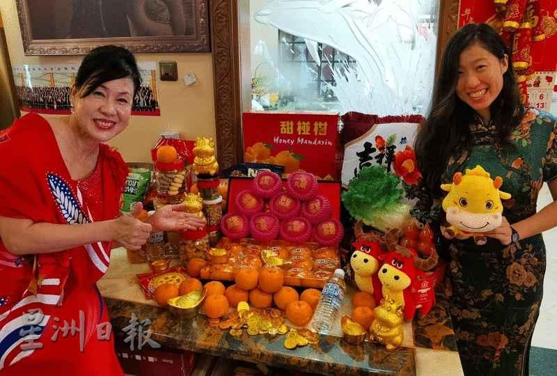 黄小娟每年新春都在家里摆设各种应节水果,为家里带来节日气息。 黄小娟每年新春都在家里摆设各种应节水果,为家里带来节日气息。