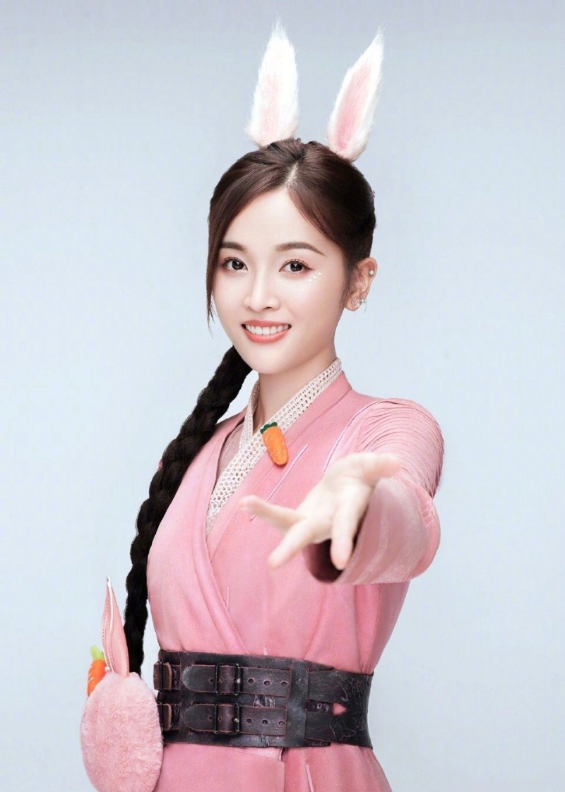 吴宣仪饰演的小舞”武魂是“小兔子”。