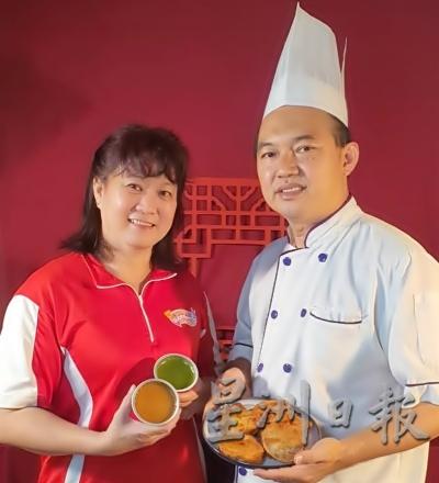 高永成、陈秀梅夫妇制作香草年糕，并油炸来品尝，味道不错。
