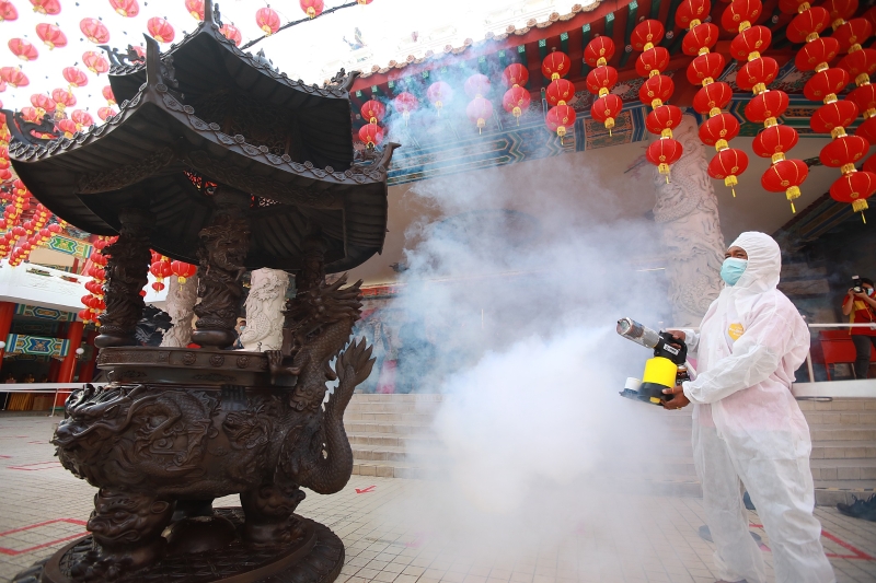 吉隆坡天后宫每半个小时就为庙宇消毒。

