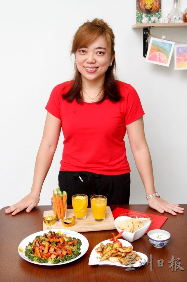 营养兼食疗咨询师陈诗频分享在新年美食当前，拿捏好食物的份量，用餐的时间点，食物的搭配，多做运动，就不怕新年后变胖。