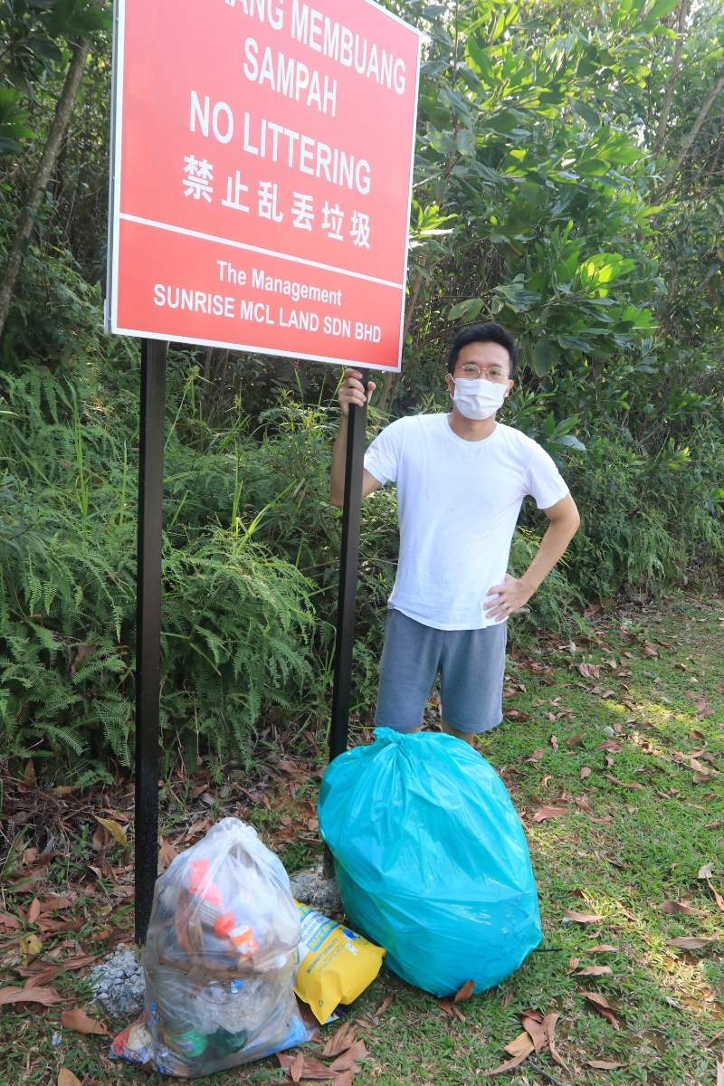 李培辉：尽管发展商已设立“禁止乱丢垃圾”告示牌，讽刺的是，往往有人偏在告示牌下丢垃圾。
