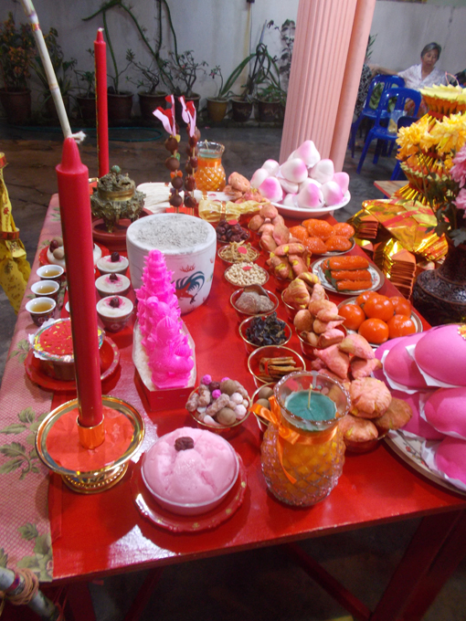 李永球提到峇峇娘惹在拜天公时，会亲手制作祭祀用的糕点，诚意十足。（照片：李永球提供） 