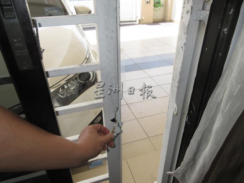 潘太太住屋的铁花门锁被撬坏，匪徒潜入造案。