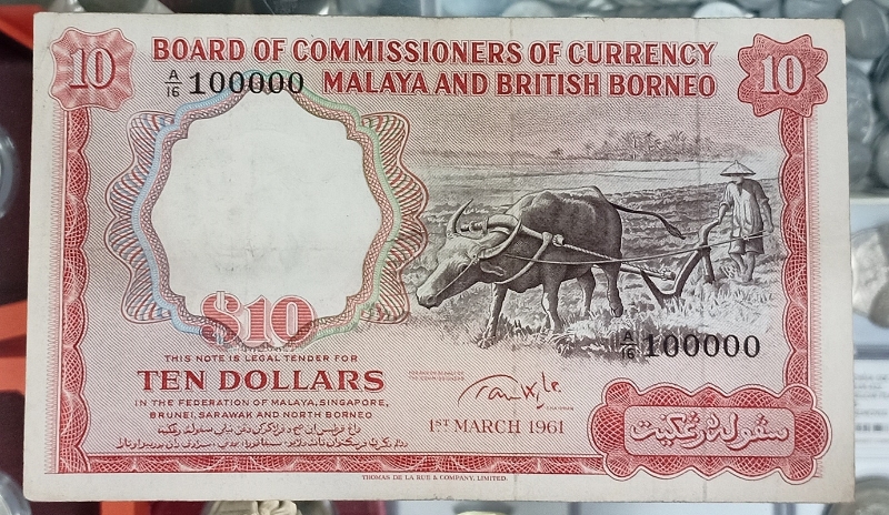 目前我国最火红的10元牛钞。