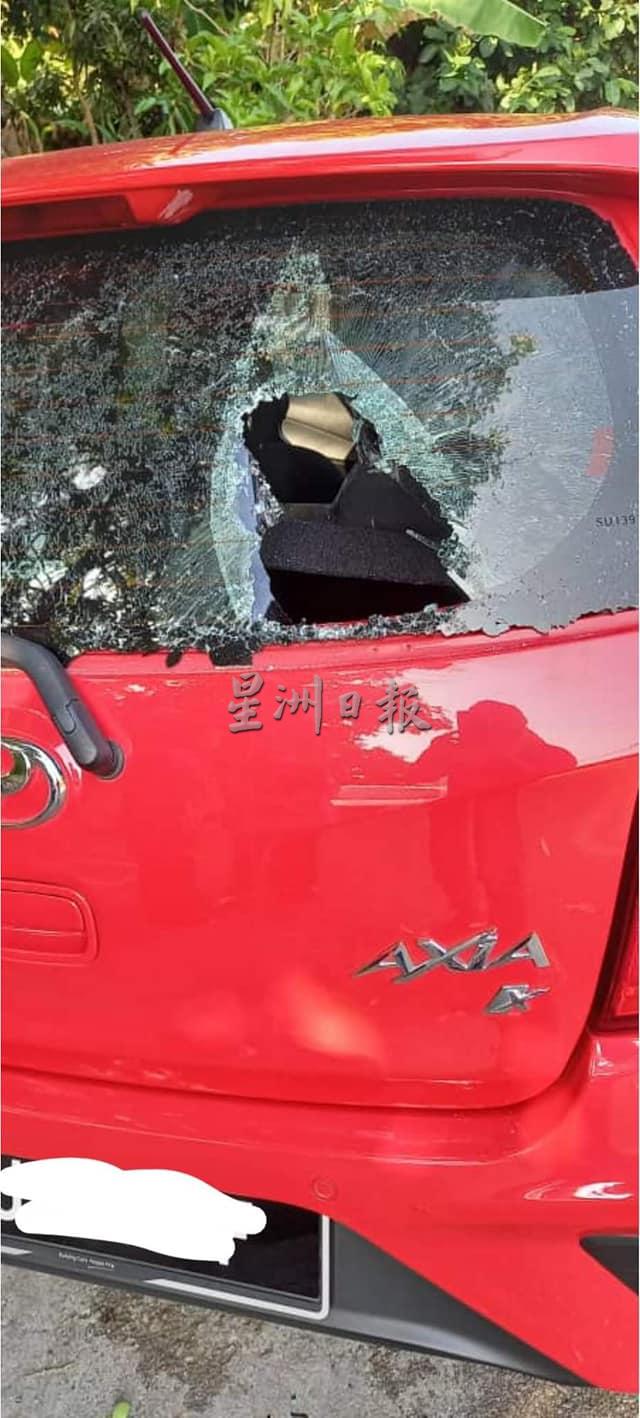 波德申区在一周内发生多起轿车车镜被砸破的案件，导致人心惶惶。

