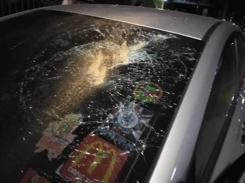 波德申区在一周内发生多起轿车车镜被砸破的案件，导致人心惶惶。

