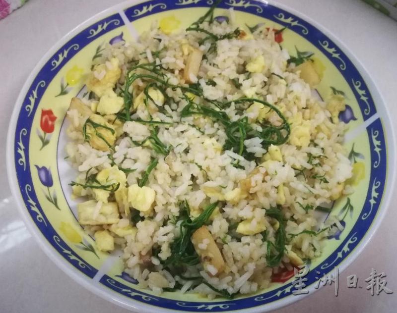 cha om 可用炒饭或煎蛋，也可用来制作南瓜竹荀汤。