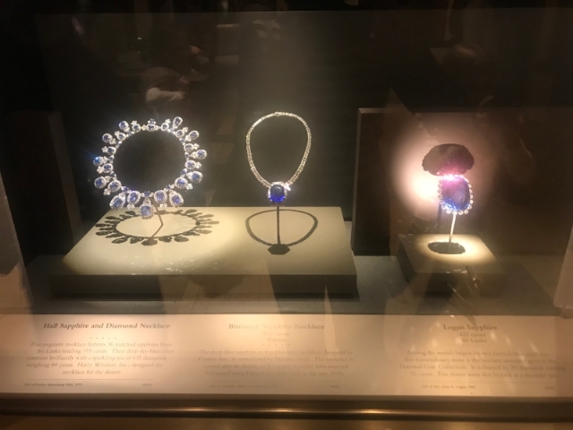 展馆内其他的蓝宝石。

