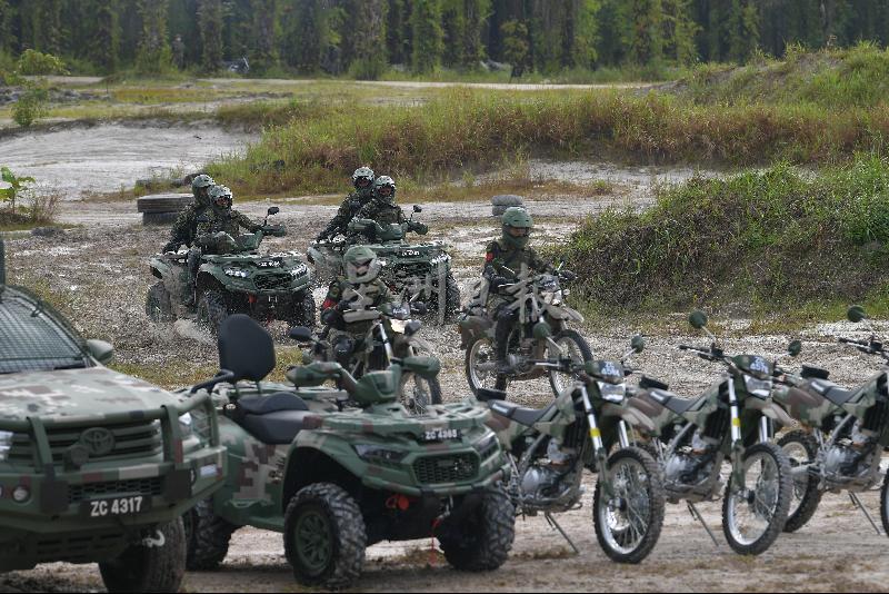 
如虎添翼!砂拉越陆军获得各种越野型交通装备，将进一步加强边境执勤效率。（马新社图片）