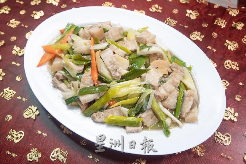 蒜炒三层肉。