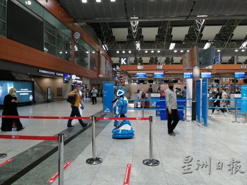 土耳其伊斯坦堡萨比哈格克琴国际机场启用“Aerobot”为乘客提供服务。

