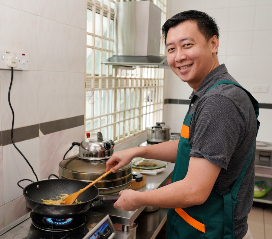 刘永森爱吃又爱煮，烹饪一直是他的兴趣，没想到疫情期间这个兴趣为他打开了一道收入来源。