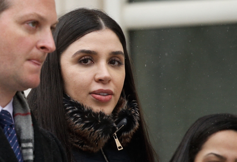 墨西哥大毒枭“矮子”古兹曼的妻子艾玛·科罗内尔因涉嫌参与国际贩毒，在美国弗吉尼亚州被捕。图为2019年2月12日，科罗内尔在纽约布鲁克林的联邦法院出席丈夫的审判。（图：法新社）