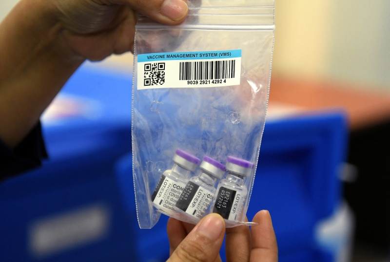 辉瑞冠病疫苗安全抵达布城11区卫生诊所。