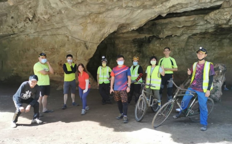 加入了团体，和大伙一起去山洞探险，收获了友谊和经验。