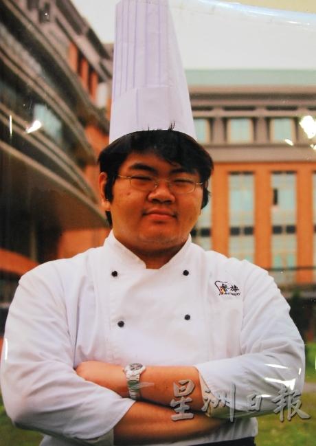 颜振勋在完成中学课业后，就参加台湾海外青年技术训练班，到台湾彰化明道大学进修厨艺。