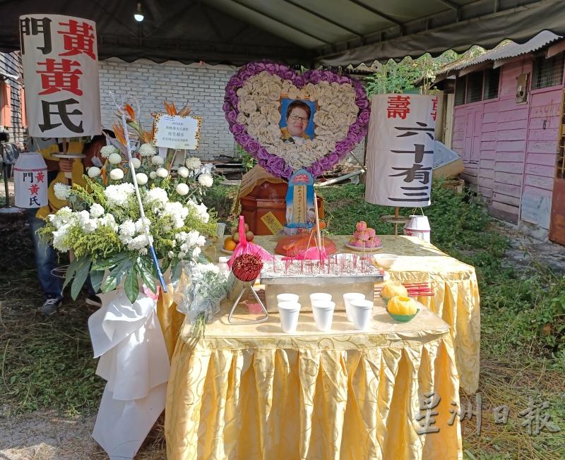家人为黄桂蓉举行打醮仪式，并于周四中午出殡。