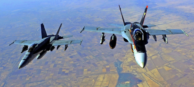图为此前支援空袭伊拉克哈里发国基地的美海军 F-18E大黄蜂战斗攻击机。（法新社照片）