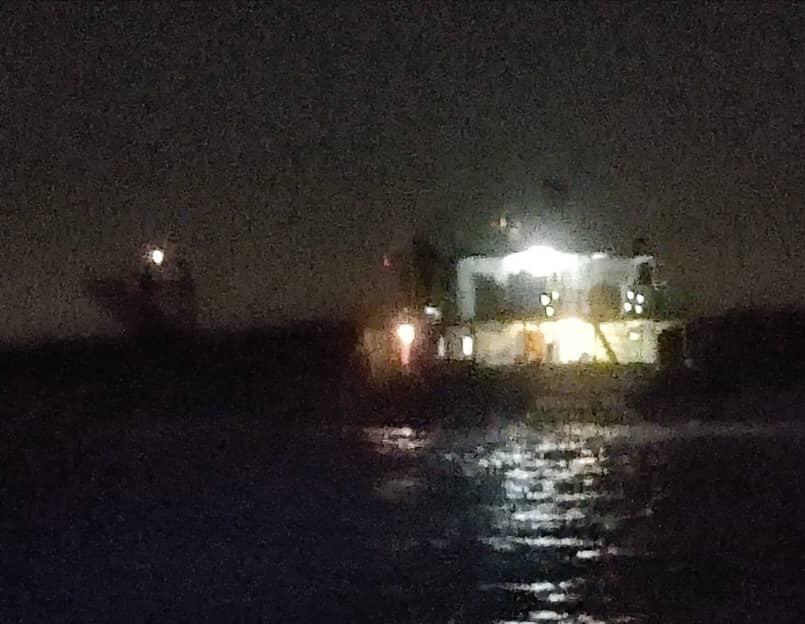 雪州海事执法机构日前展开海上巡逻时，截获一艘违例的拖船。