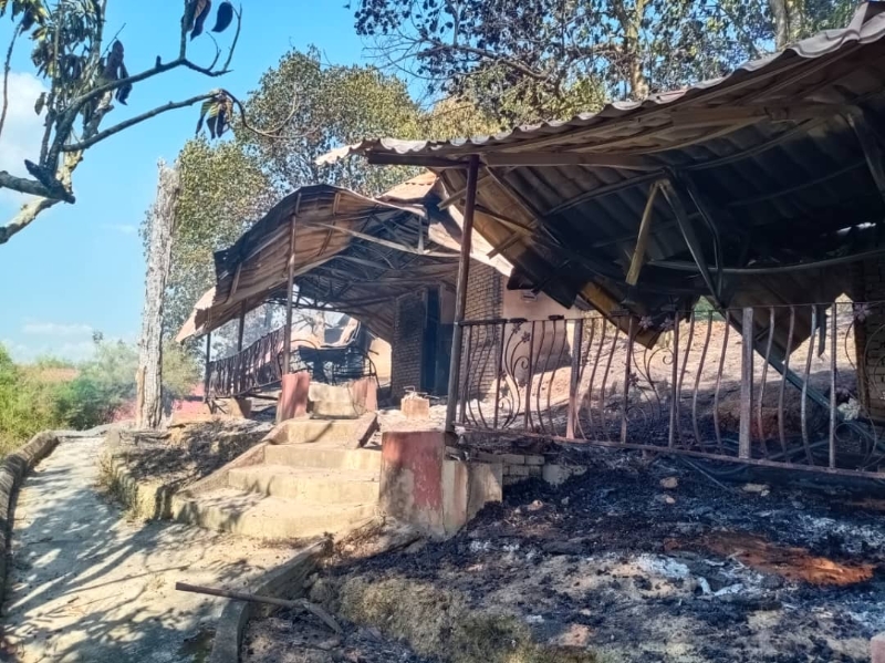 晏斗乡野公园共6间民宿被烧毁。
