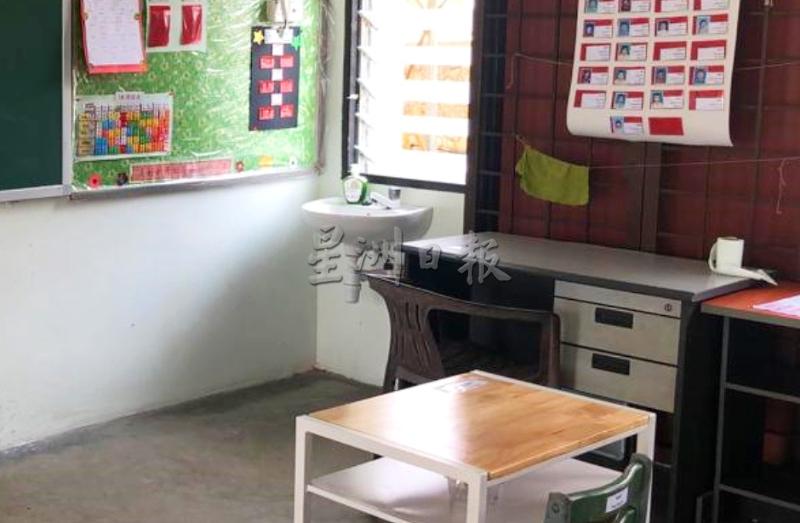 芙蓉国民华小校方在全校14间课室及教师办公室安装了洗手盆，方便师生们直接洗手，保持个人卫生。