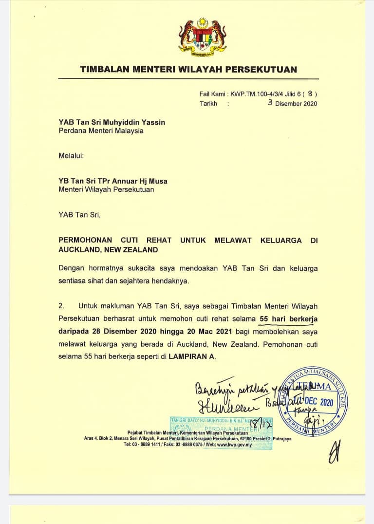 山达拉向首相提出假期申请。